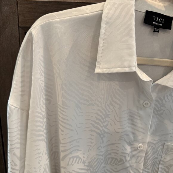 VICI White Satin Jacquard Button Down Blouse Women’s Size M - Picture 2 of 7